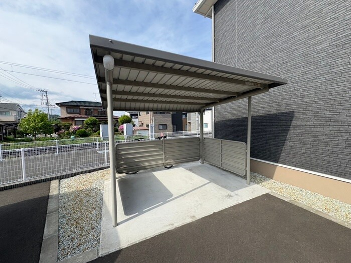 物件外観写真5　(駐輪場)