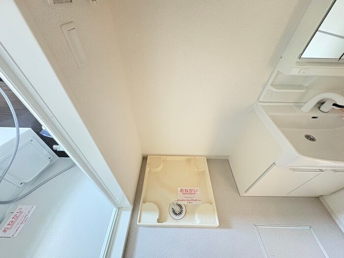 物件内観写真15　(洗濯機置場)