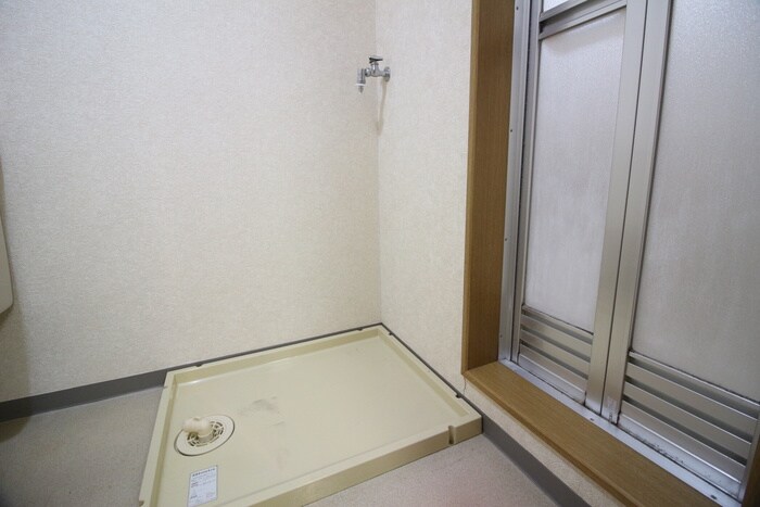 物件内観写真12　(洗濯機置場)