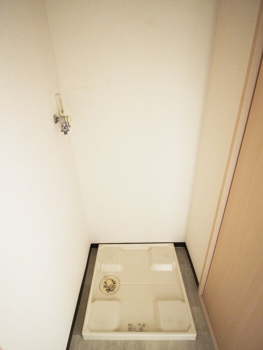 物件内観写真15　(洗濯機置場)