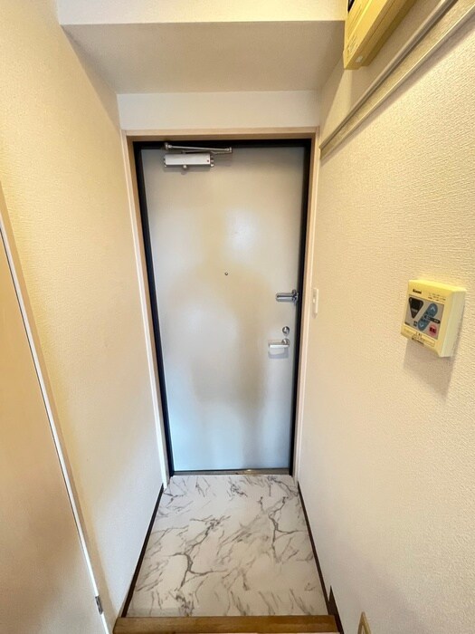 物件内観写真16　(玄関)