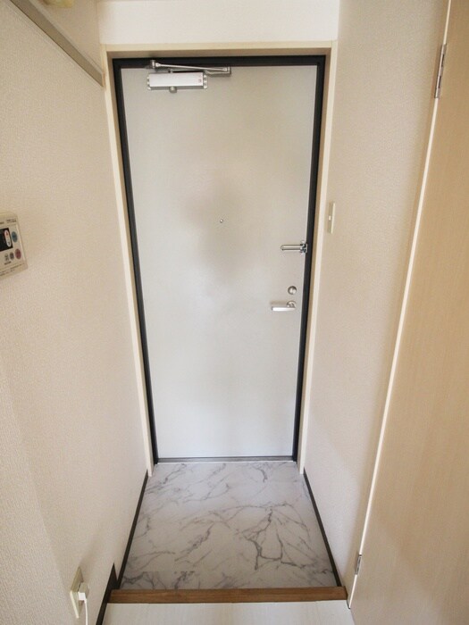 物件内観写真18　(玄関)