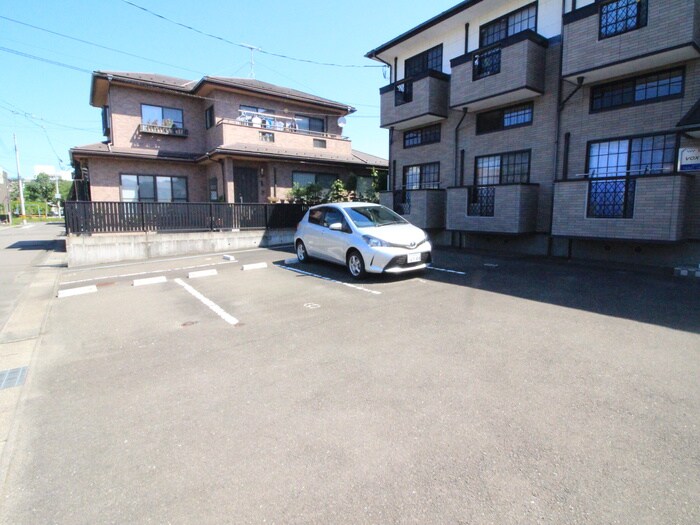 物件外観写真4　(駐車場)