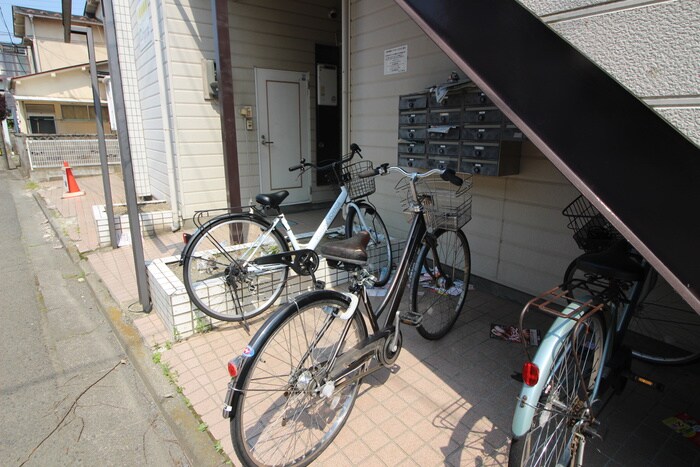 物件外観写真3　(エントランス部分)