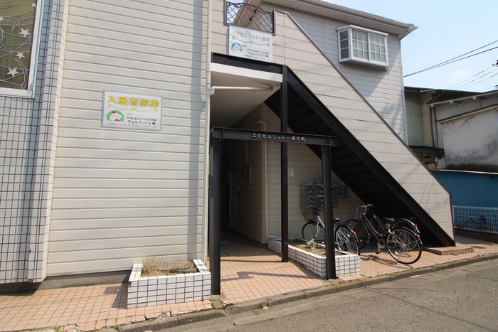 物件外観写真4　(エントランス部分)