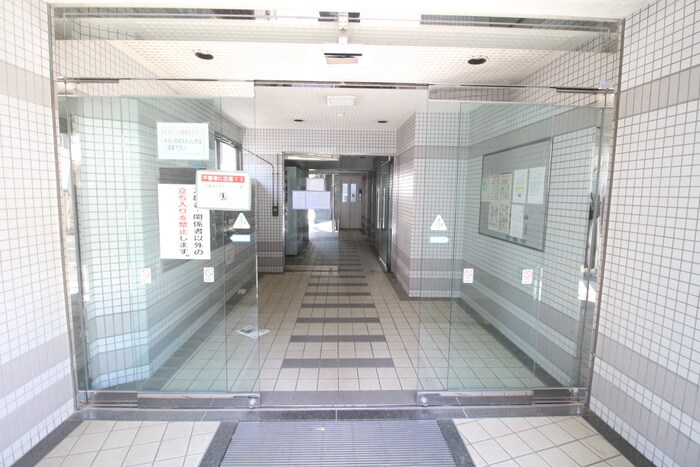 物件外観写真2　(エントランス部分)
