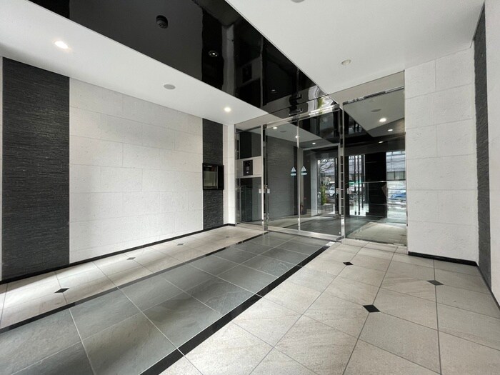 物件外観写真2　(エントランス部分)