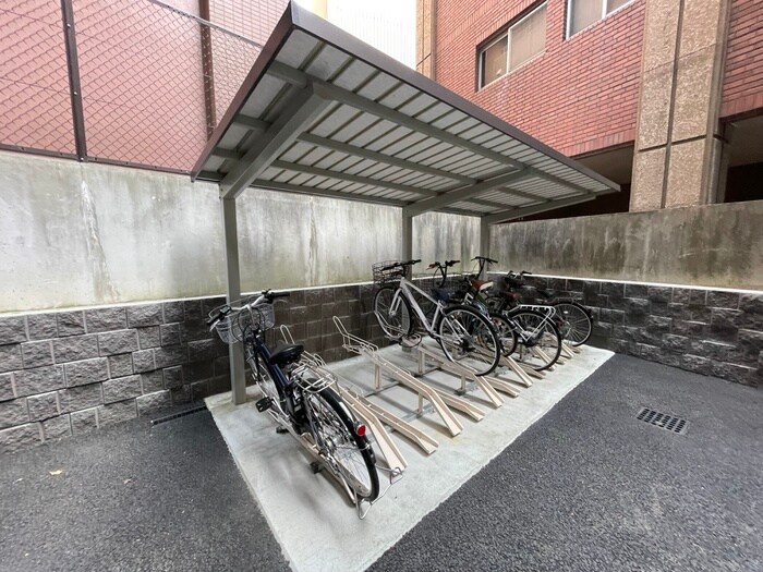 物件外観写真4　(駐輪場)