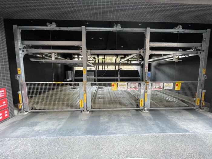 物件外観写真5　(駐車場)