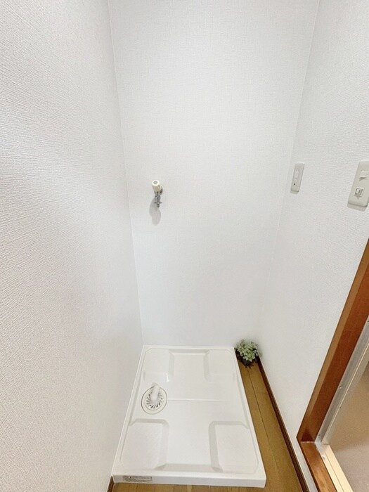 物件内観写真13　(洗濯機置場)