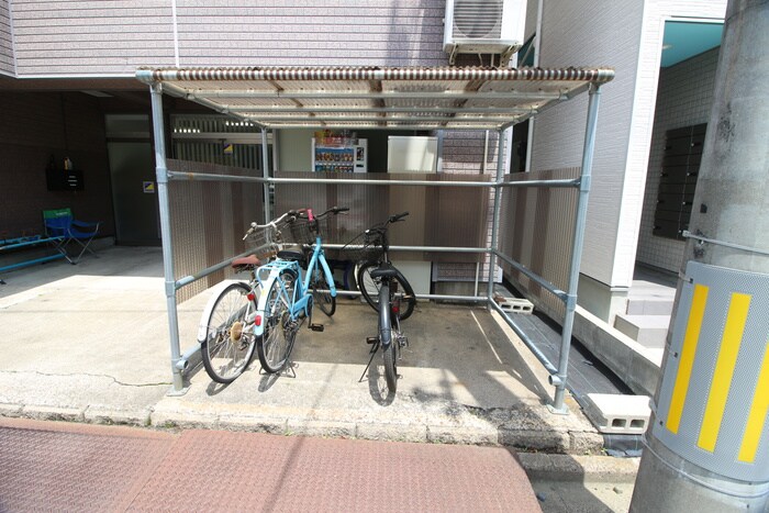 物件外観写真3　(駐輪場)