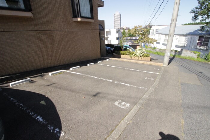 物件外観写真5　(駐車場)