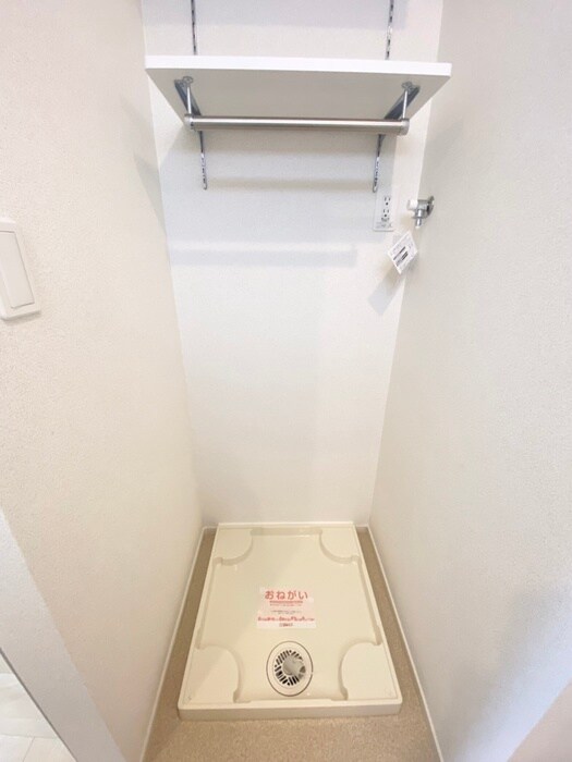 物件内観写真16　(洗濯機置場)