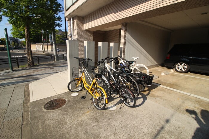 物件外観写真6　(駐輪場)