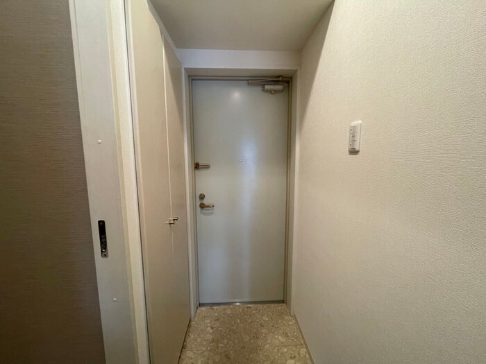 物件内観写真16　(玄関)