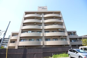 ロワール真美沢外観写真