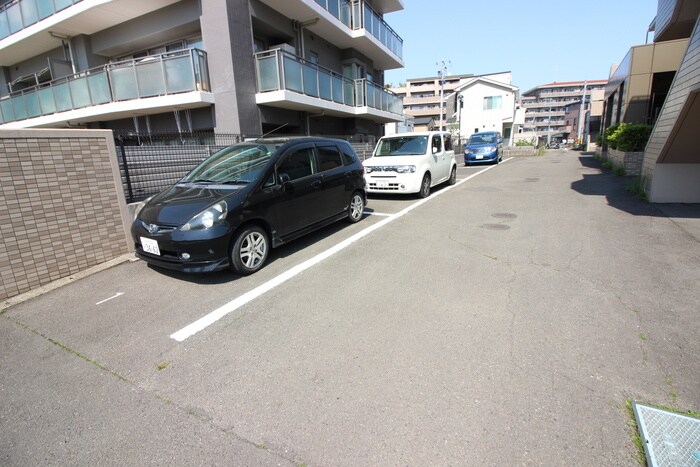 物件外観写真5　(駐車場)