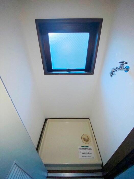 物件内観写真15　(洗濯機置場)