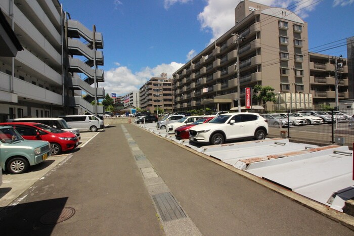 物件外観写真2　(駐車場)
