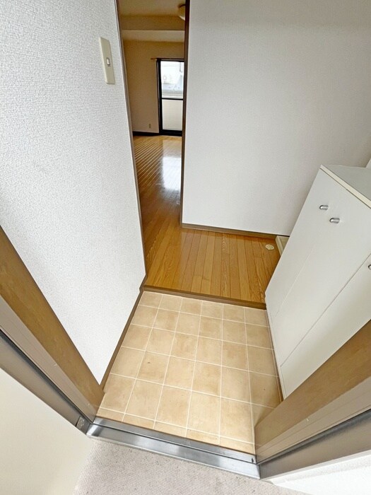物件内観写真13　(玄関)
