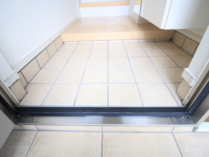 物件内観写真15　(玄関)