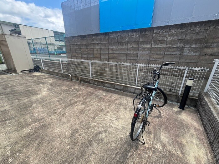 物件外観写真3　(駐輪場)