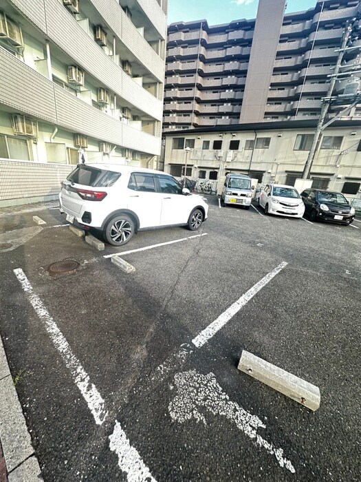 物件外観写真4　(駐車場)