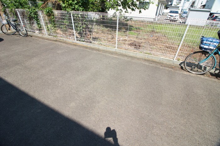 物件外観写真3　(駐車場)