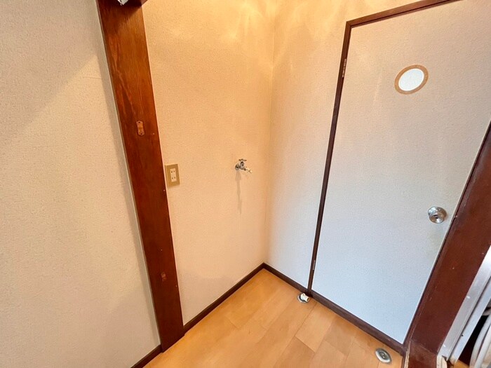 物件内観写真16　(洗濯機置場)