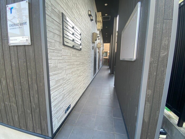 物件外観写真5　(エントランス部分)