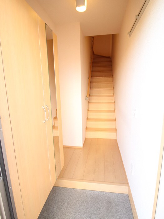 物件内観写真14　(玄関)