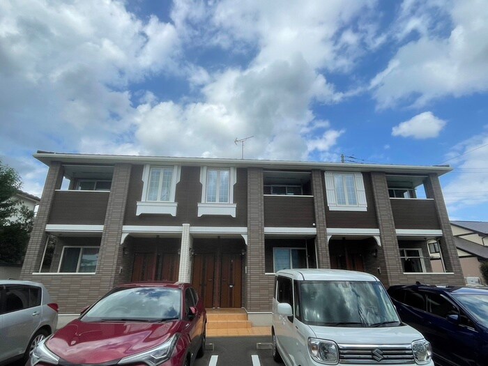 物件外観写真2　(エントランス部分)