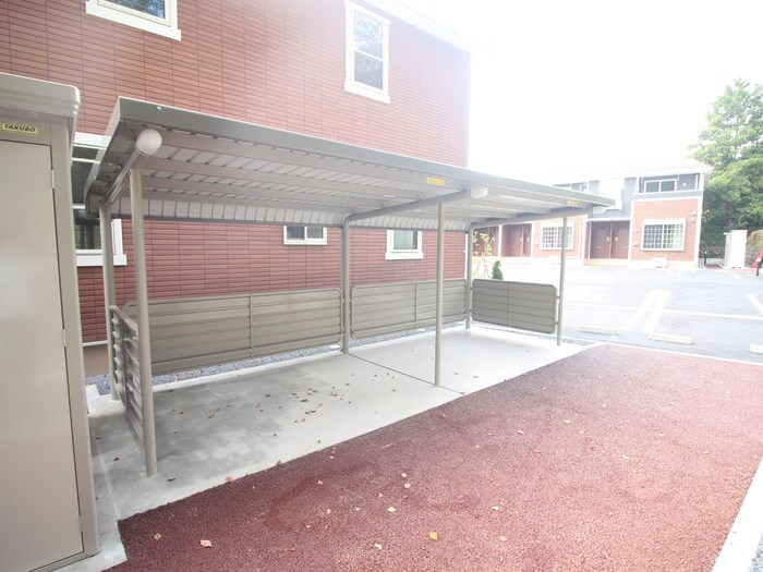 物件外観写真4　(駐輪場)