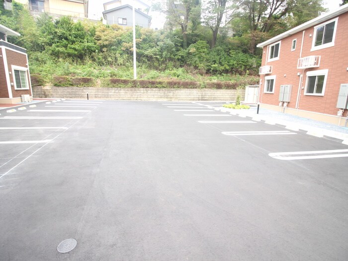 物件外観写真5　(駐車場)