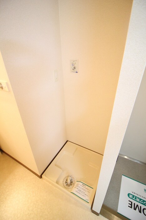 物件内観写真10　(洗濯機置場)