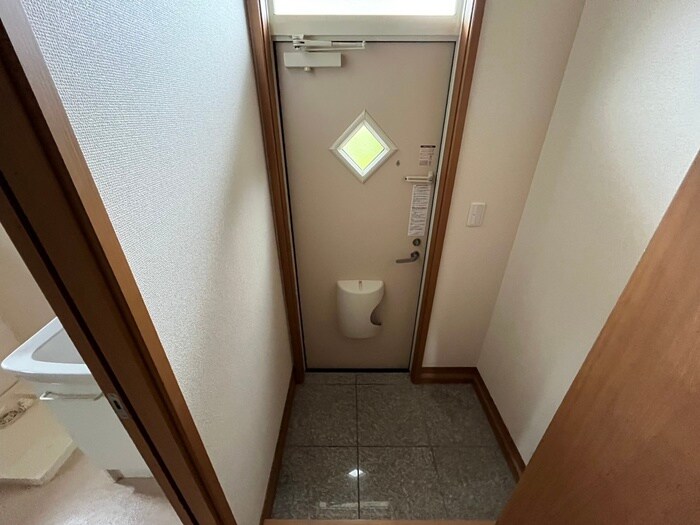 物件内観写真18　(玄関)
