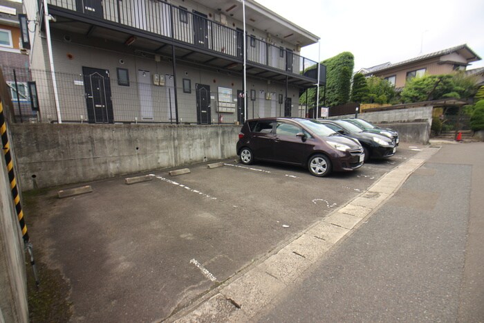 物件外観写真2　(駐車場)