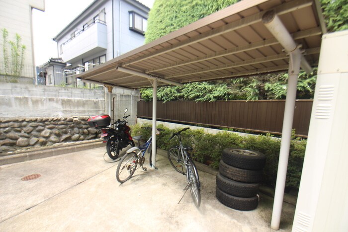 物件外観写真5　(駐輪場)
