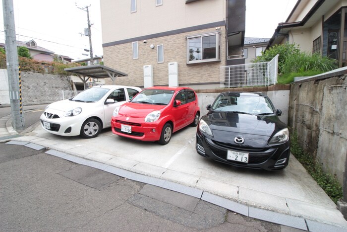 物件外観写真6　(駐車場)