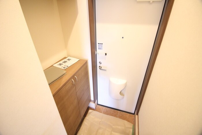 物件内観写真8　(玄関)