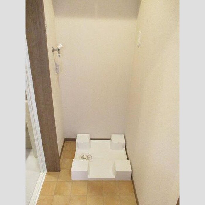 物件内観写真13　(洗濯機置場)