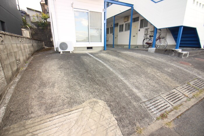 物件外観写真5　(駐車場)