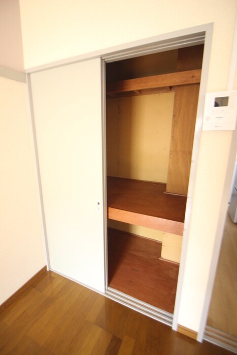 物件内観写真12　(収納)