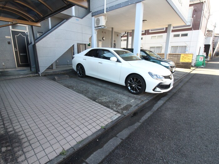 物件外観写真3　(バイク置き場)