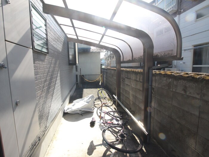 物件外観写真4　(駐輪場)