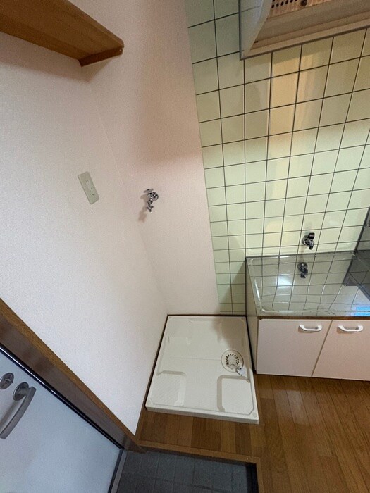 物件内観写真12　(洗濯機置場)