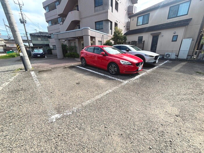 物件外観写真2　(駐車場)