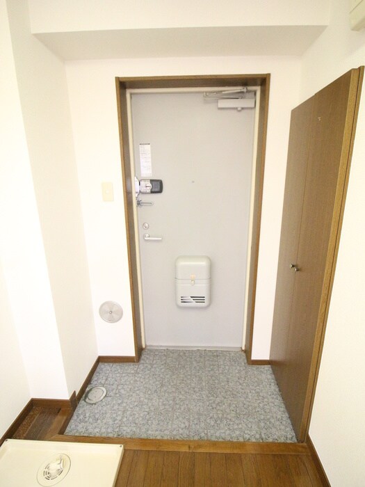 物件内観写真19　(玄関)