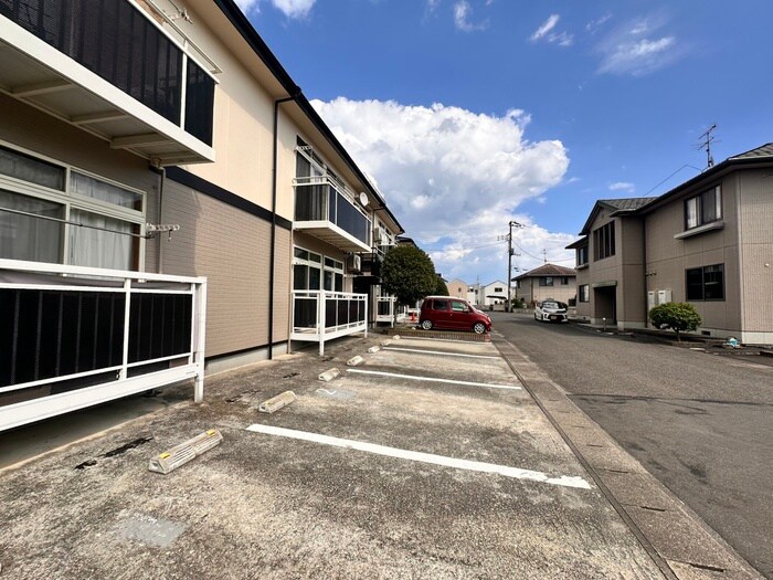 物件外観写真3　(駐車場)