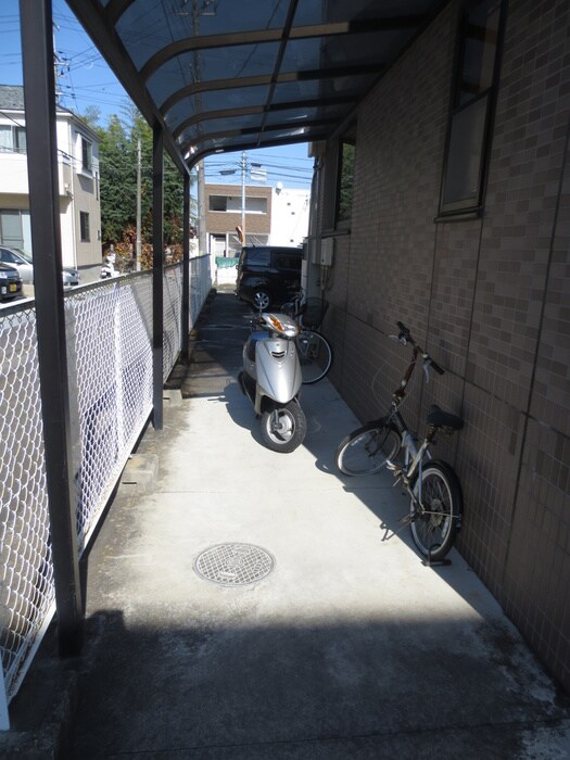 物件外観写真2　(駐輪場)